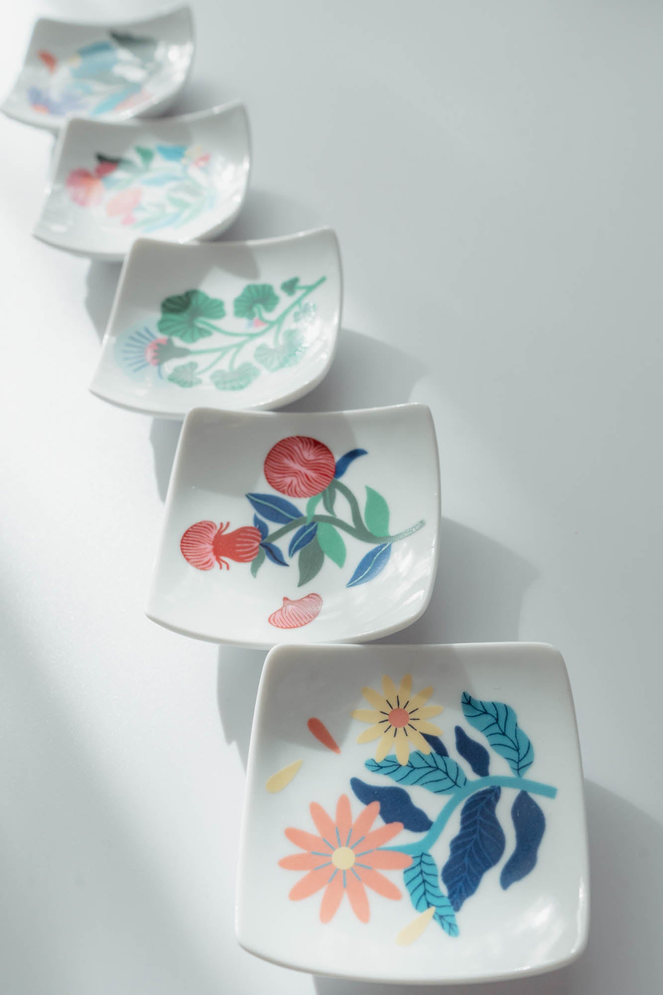 so are we x 海外アーティスト x 波佐見焼】コラボプレート - Piment